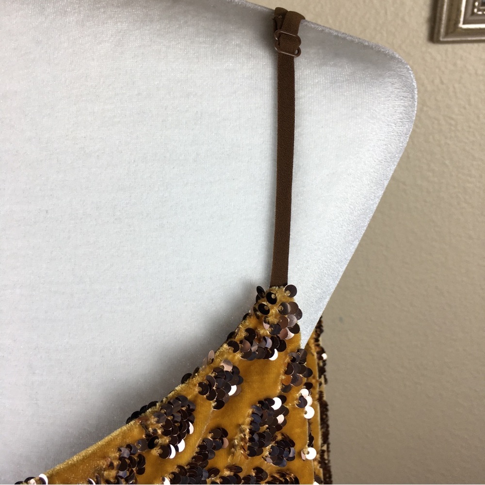 RO & DE by Anthropologie Esther Velvet Sequin Gold Cami Size L - Picture 5 of 12